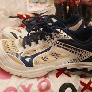Women's Mizuno Athletic Shoes size 9